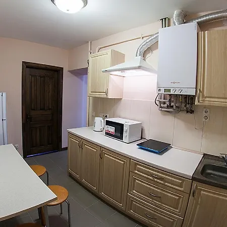 в центрі по вулиці вірменська 12 дві спальні з двуспальними ліжками є інтернет сама площа ринок Апартаменти *